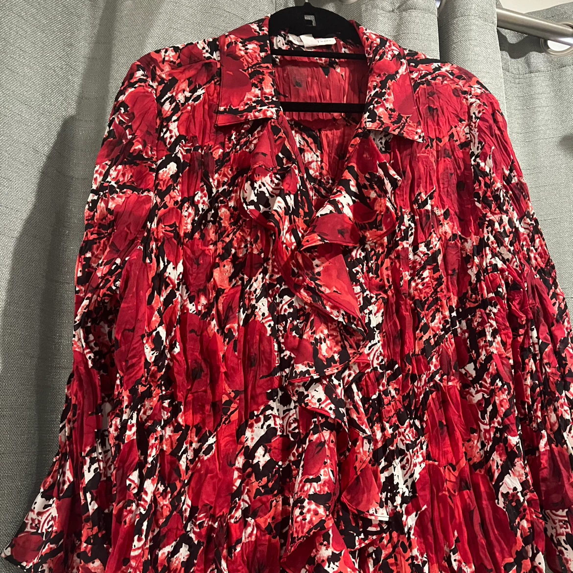 Red Floral Crinkle Blouse - photo 2