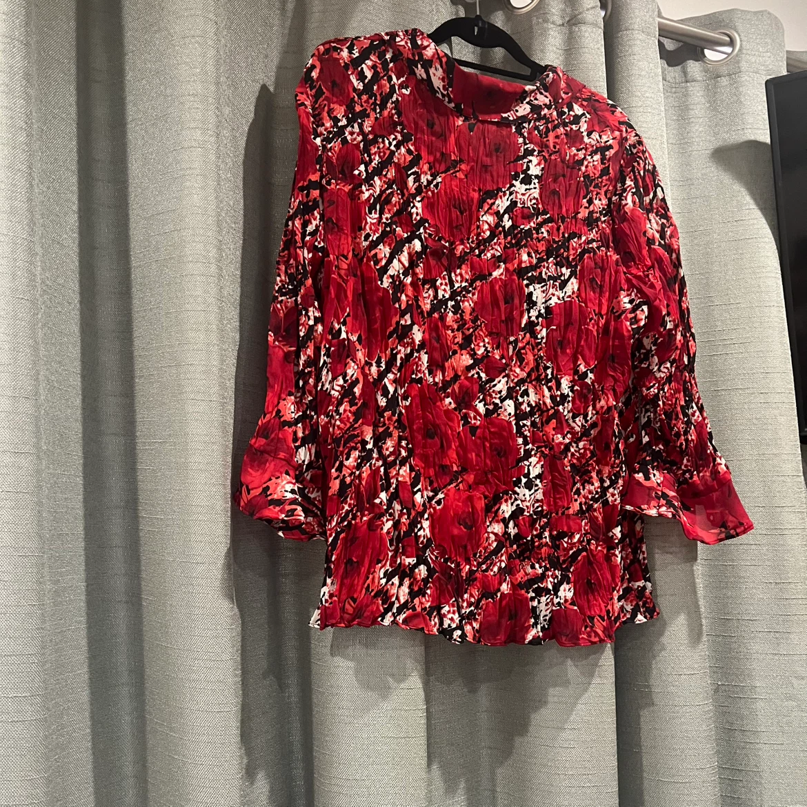Red Floral Crinkle Blouse - photo 4