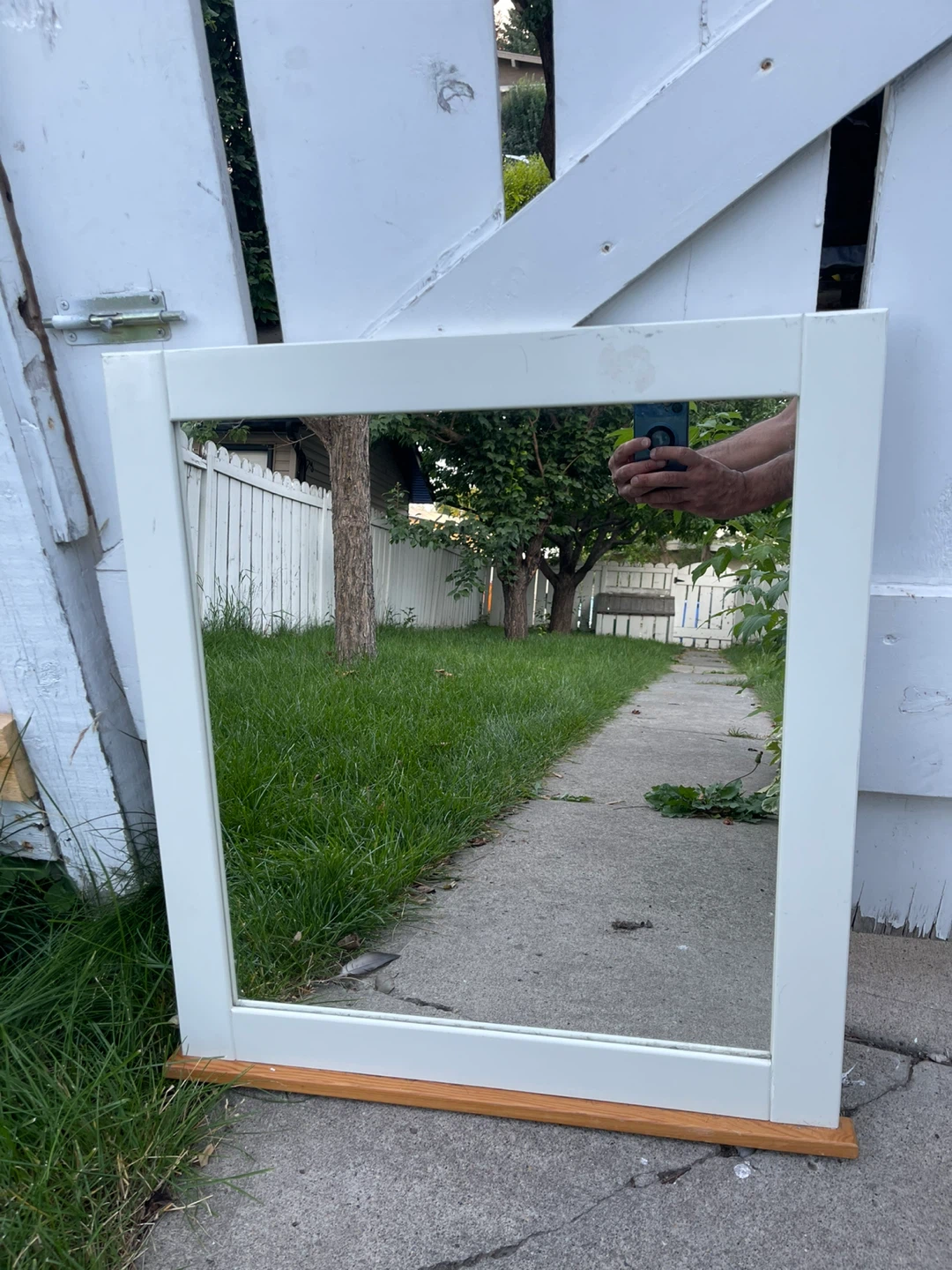 White Wall Mirror with Wooden Base - photo 3