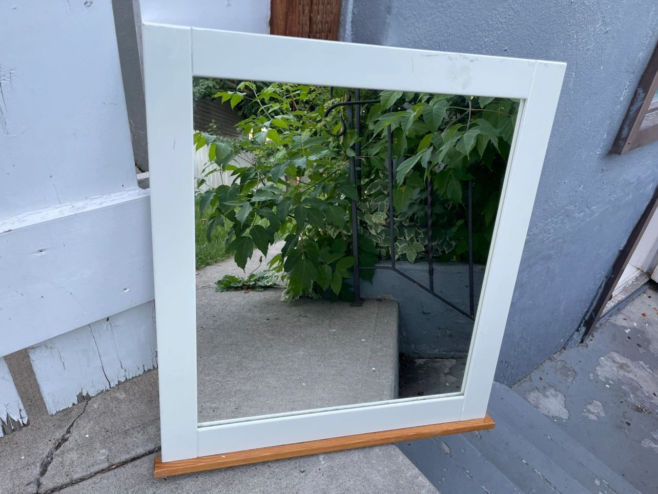 White Wall Mirror with Wooden Base - photo 5