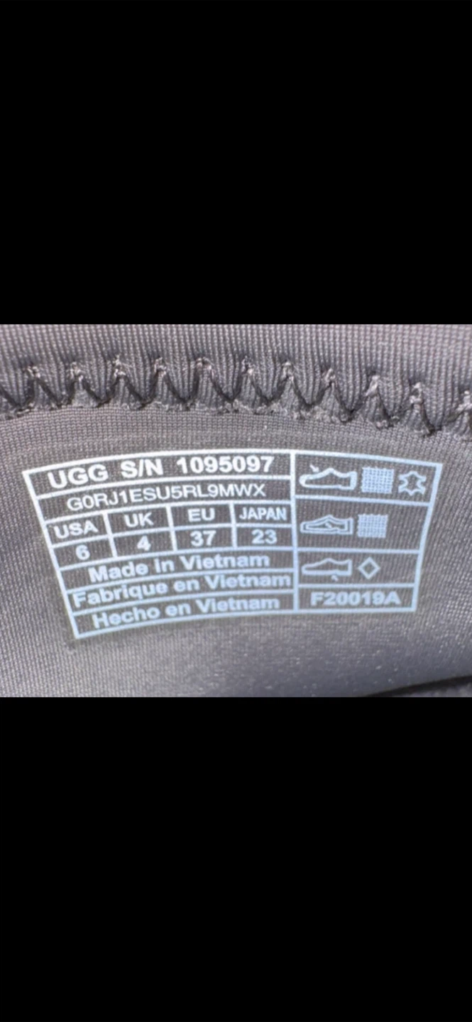 UGG Grey Slip-On Sneakers Size 6 - photo 4