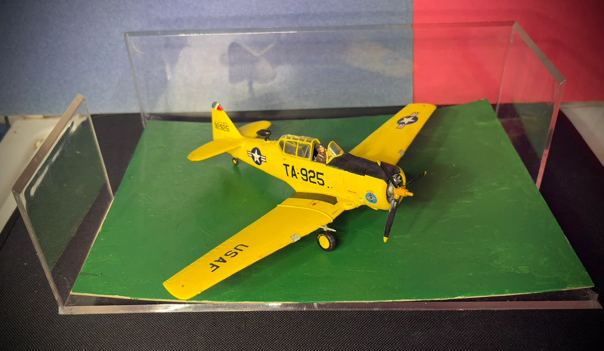 Vintage Built Scale Military Model Airplanes with Display Case - photo 3