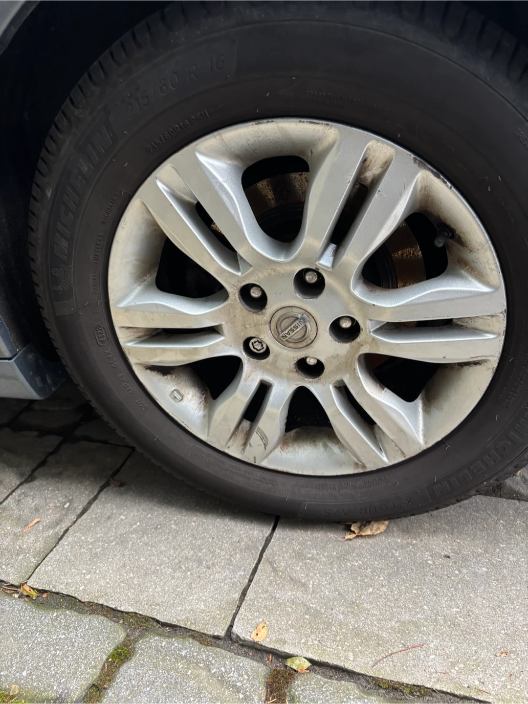 Set of 4 Nissan Alloy Wheels with Michelin Tires - photo 2