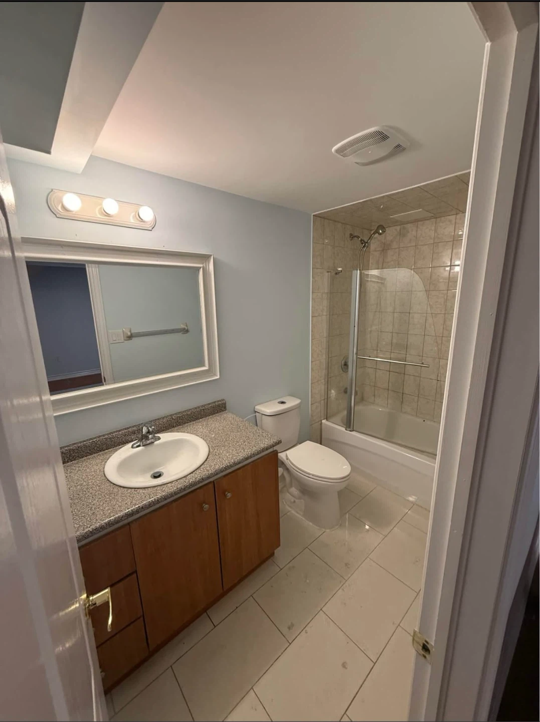 Basement apartment rental unit - photo 4