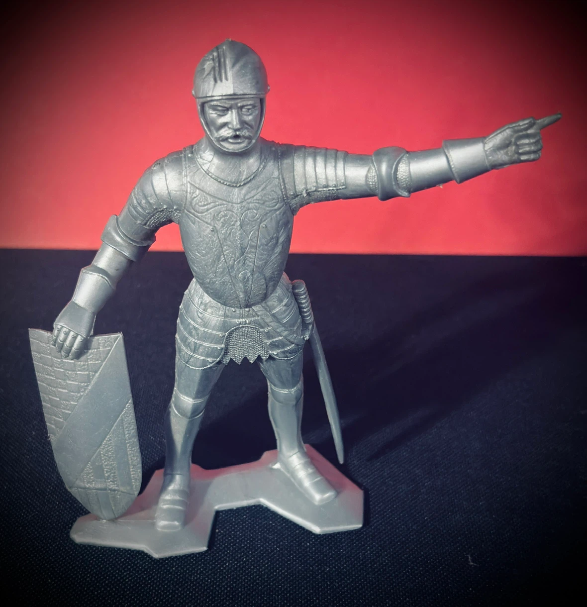 Vintage 1964 Louis Marx Medieval Knights 6" Figures - photo 3
