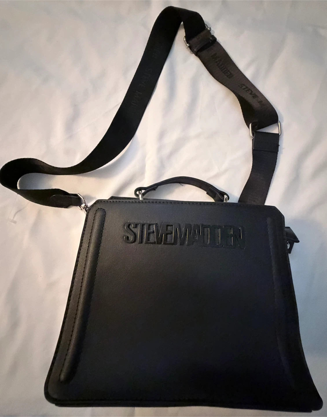 NEW • Black MATTE • STEVE MADDEN Cross Body w Branded Hardware