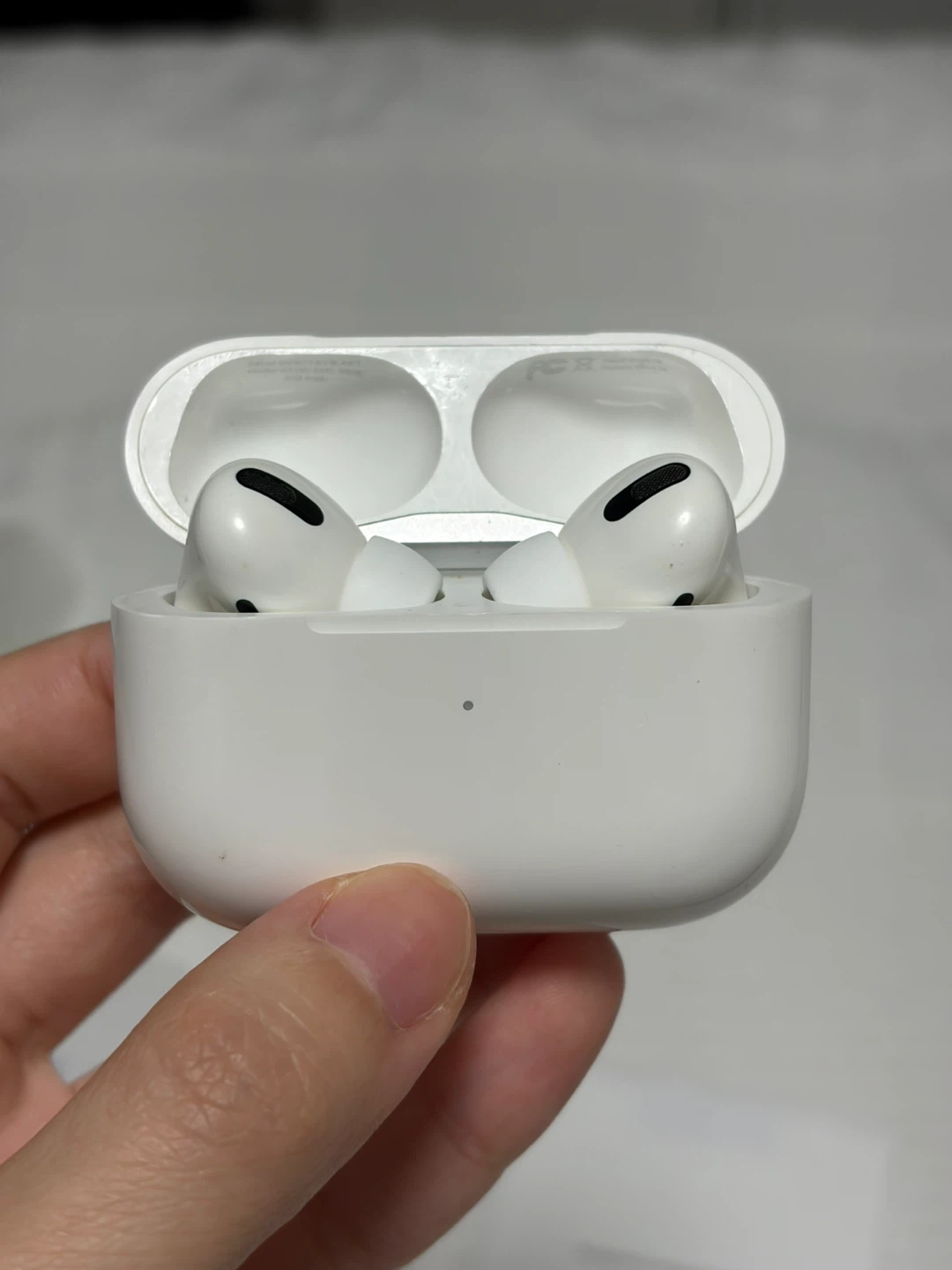 Apple AirPods Pro (1st Generation) - photo 2