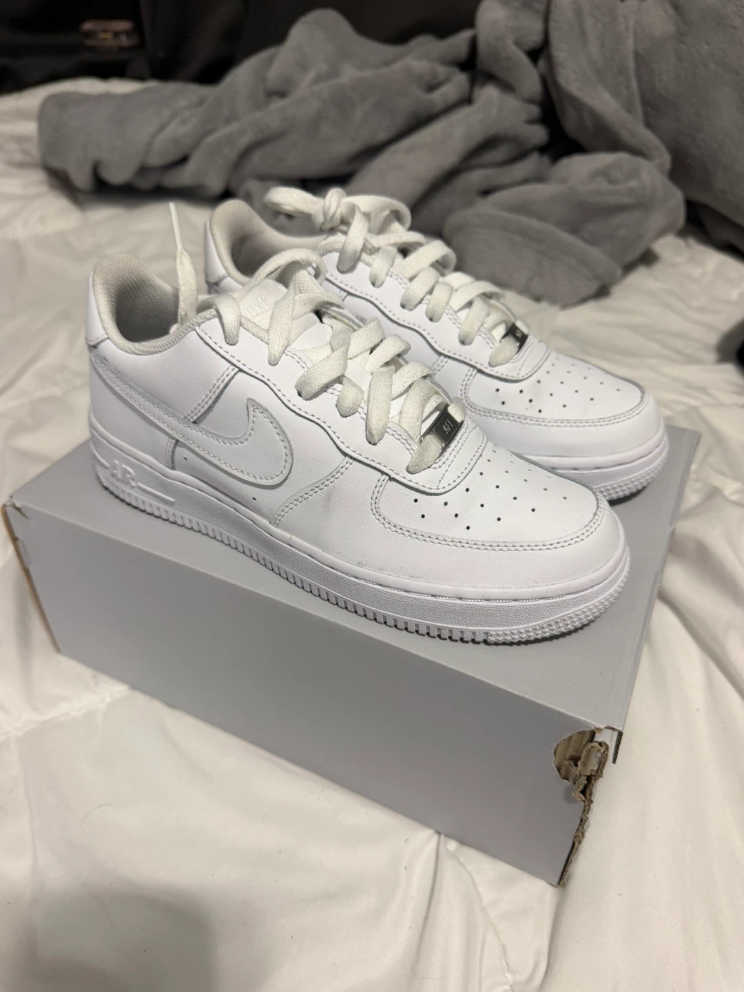 Nike Air Force 1 LE GS White - Size 5.5Y 7Women