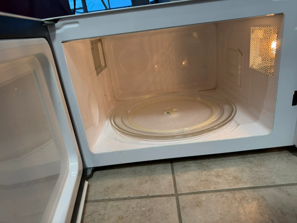 GE 1.1 cu. ft. White Microwave - photo 2
