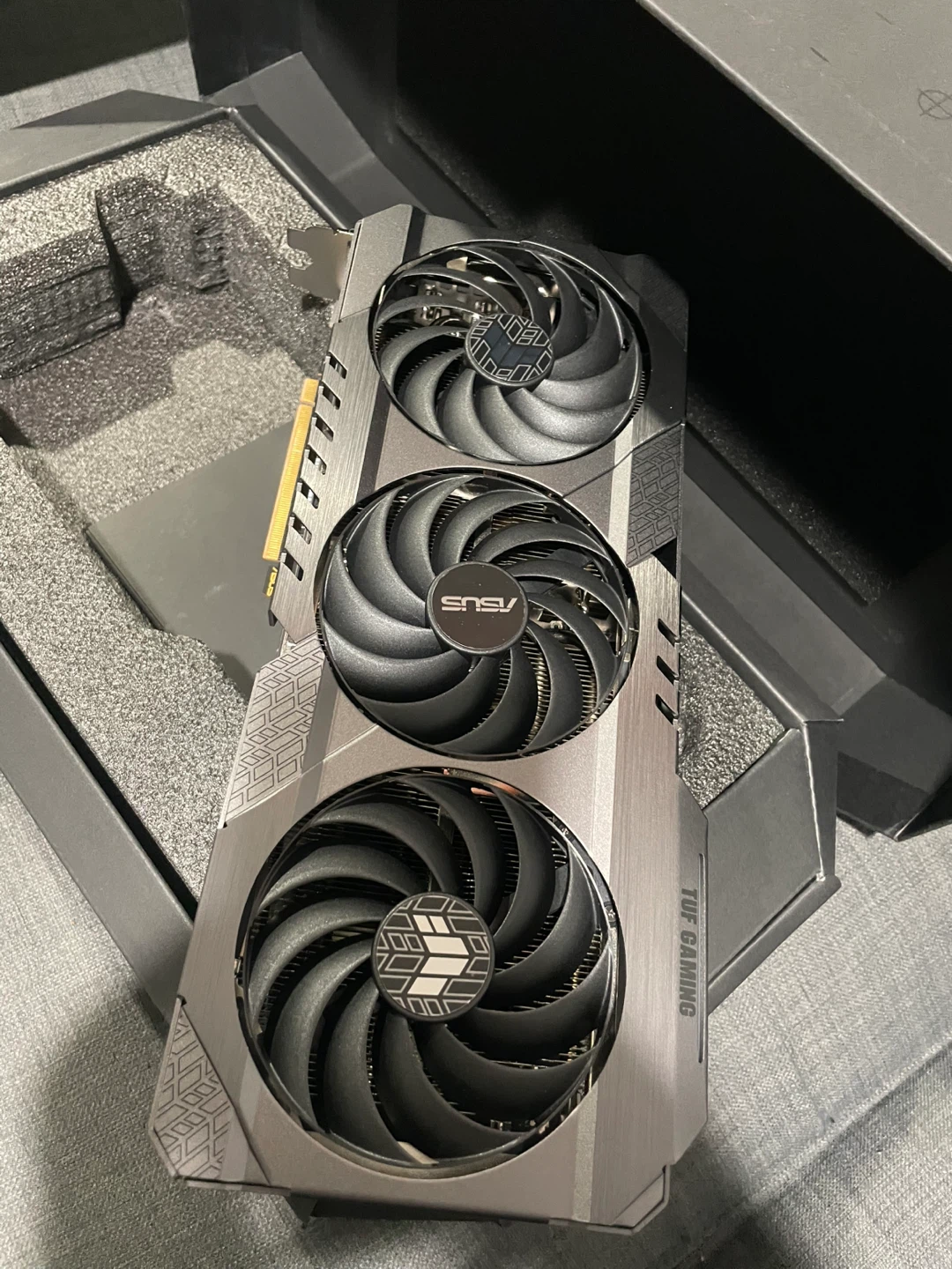 ASUS TUF GeForce RTX 4090 - photo 3