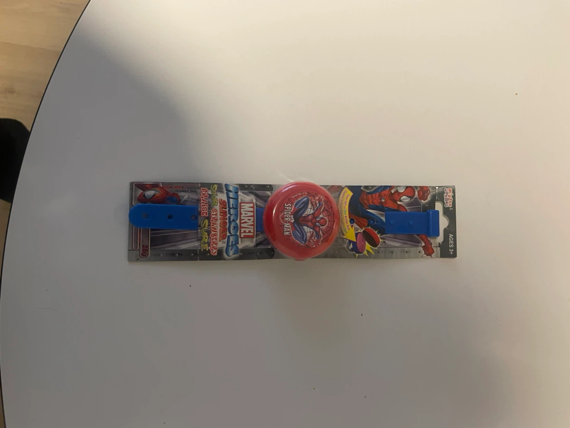 Marvel Heroes Spider-Man Sour Strawberry Slinger