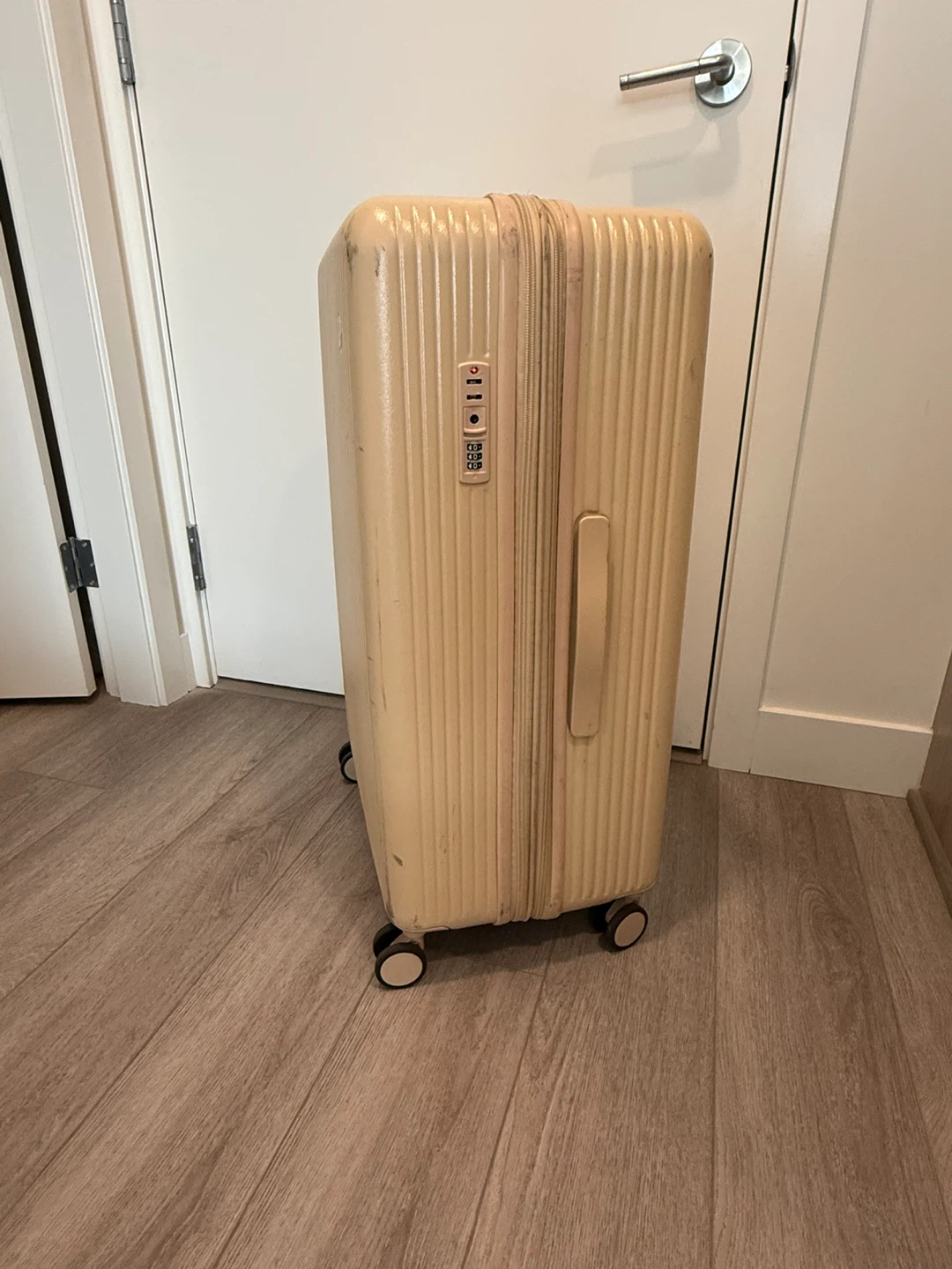 28 inch Cream Hardshell Spinner Suitcase - photo 3