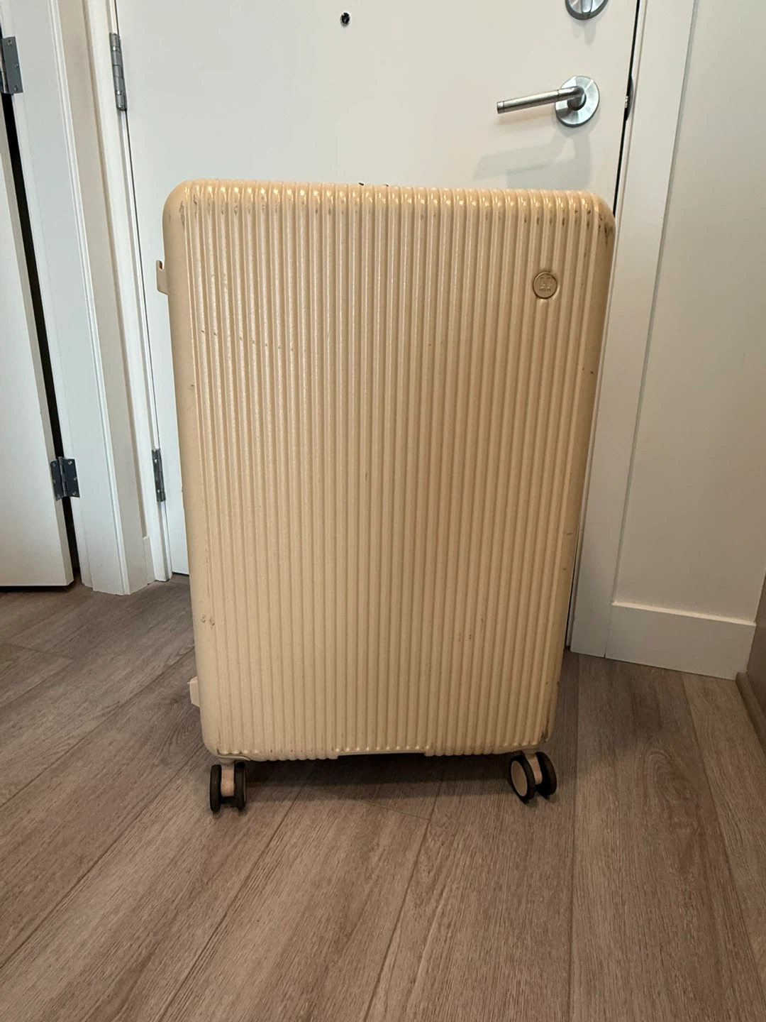 28 inch Cream Hardshell Spinner Suitcase