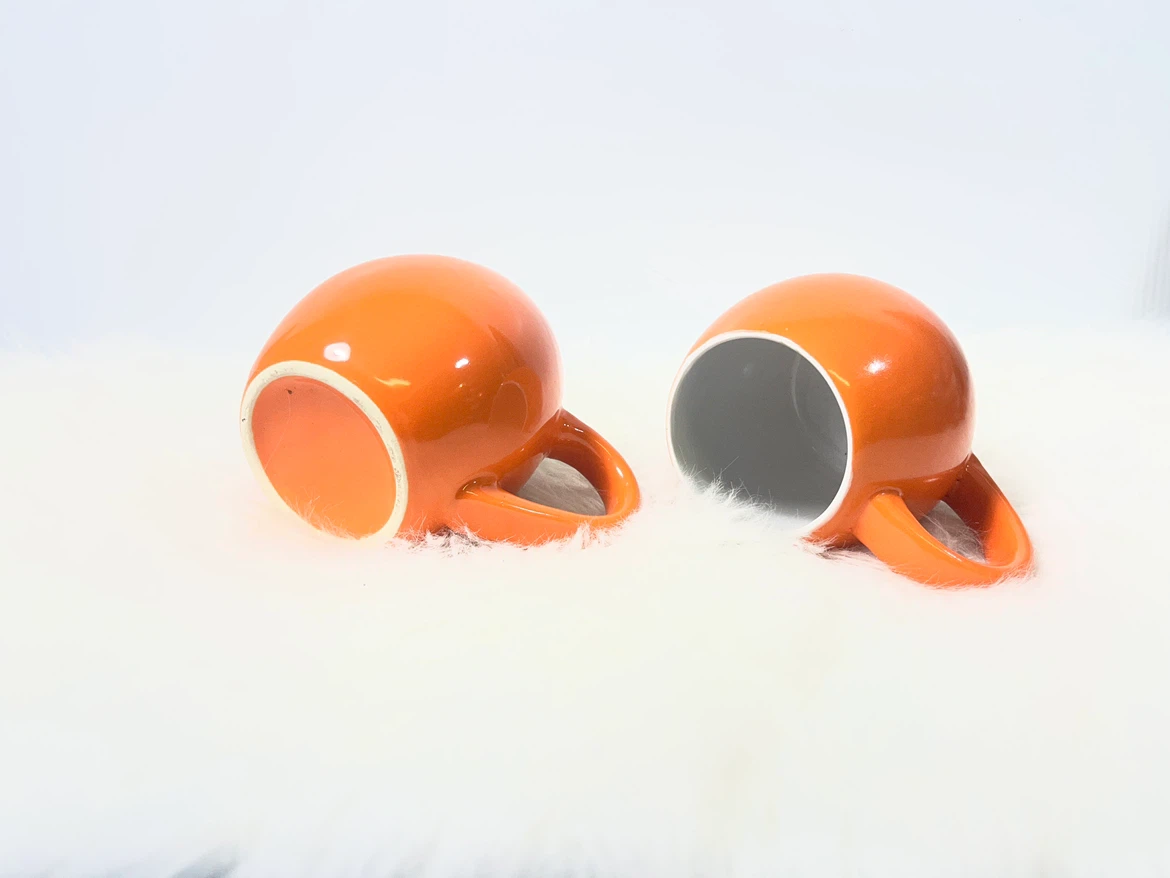 Pair of Glossy Orange Ceramic Bubble / Barrel Mugs - photo 4