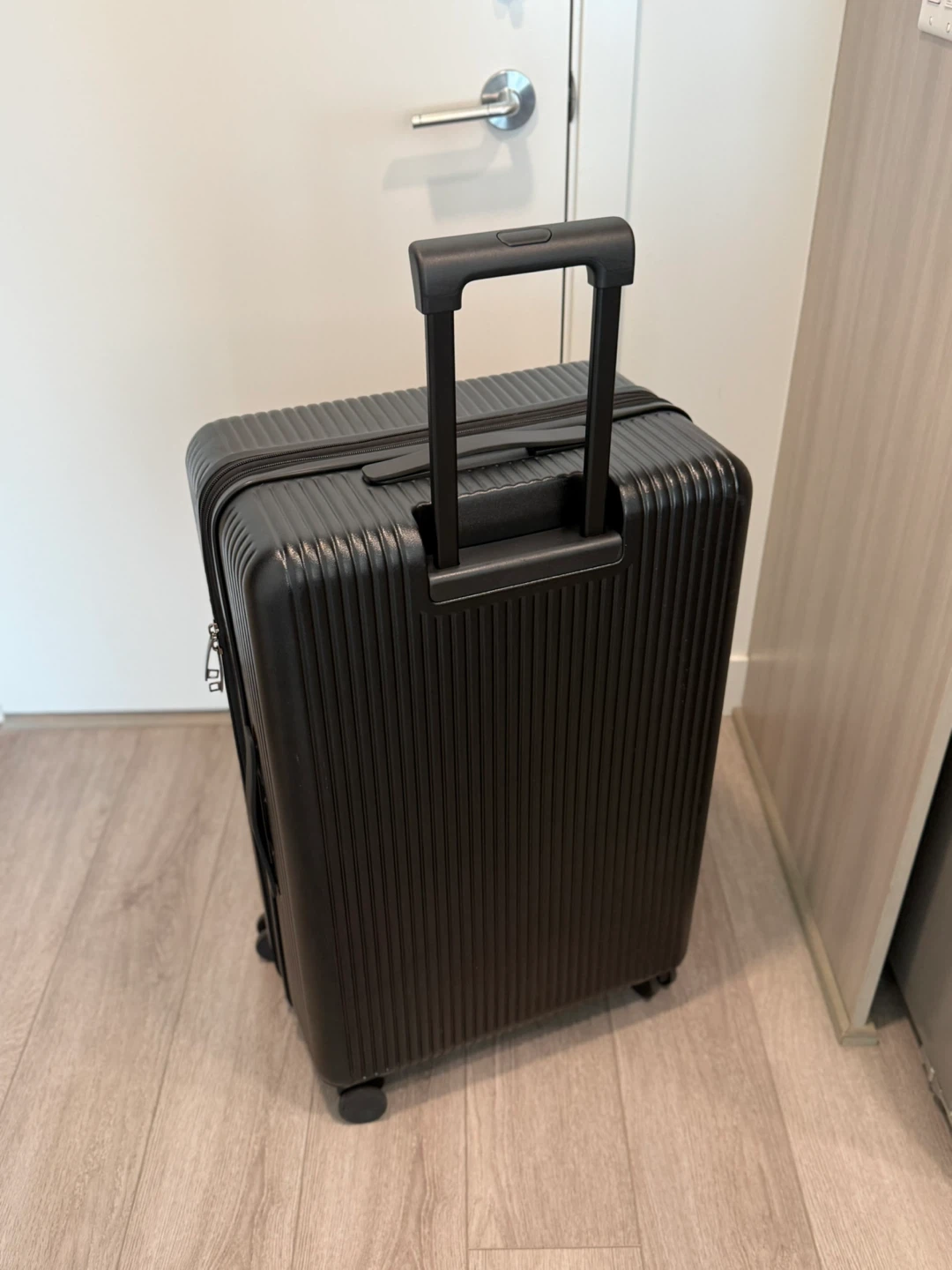 28 inch Black Hardshell Spinner Luggage