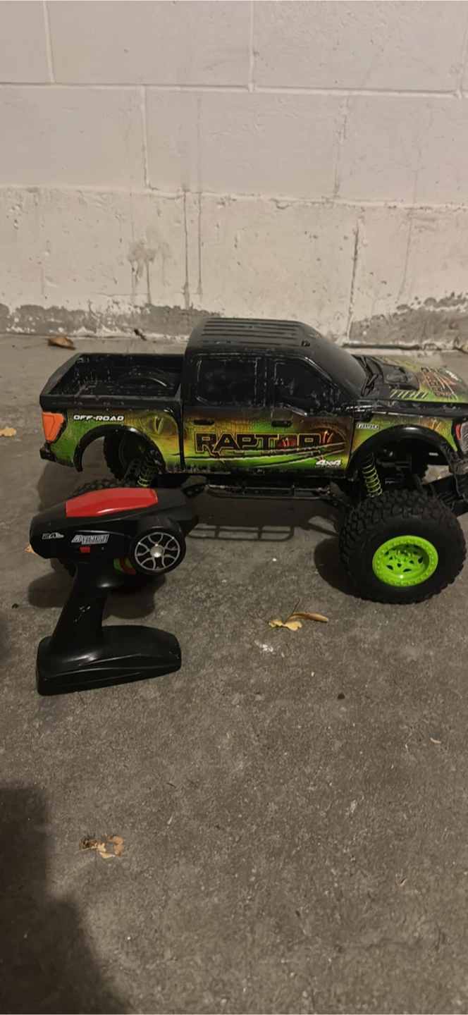 New Bright RC Ford Raptor 4x4 Off-Road Truck