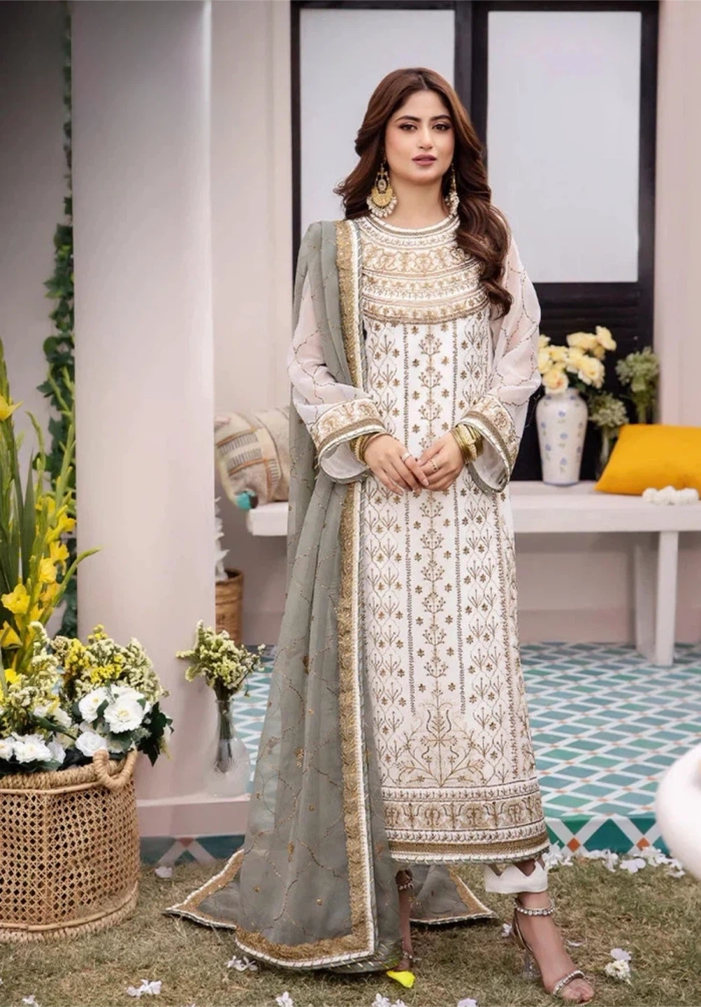 White and Gold Embroidered Three-Piece Suit - photo 2