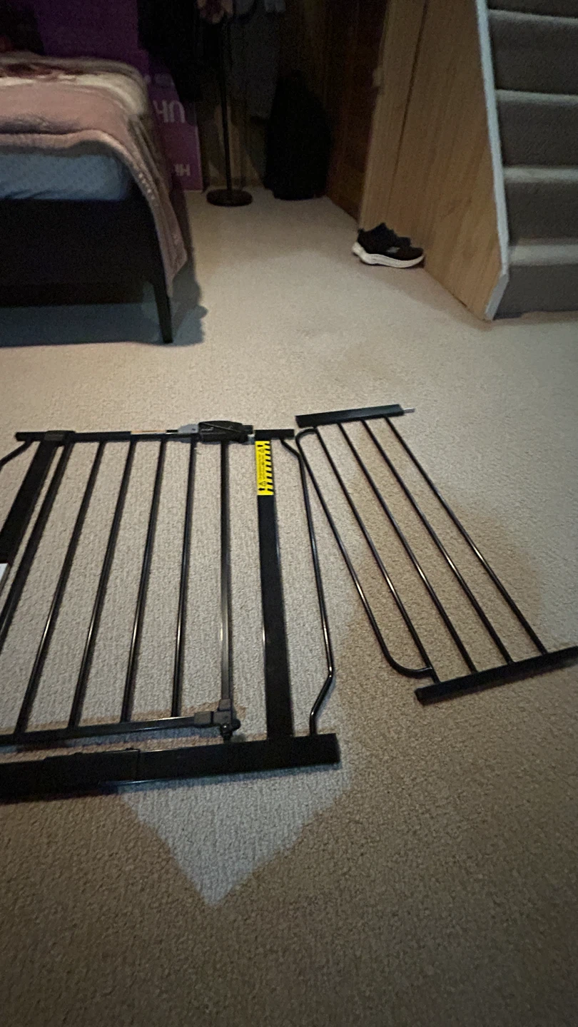 Regalo Easy Step Extra Wide Metal Safety Gate - photo 3