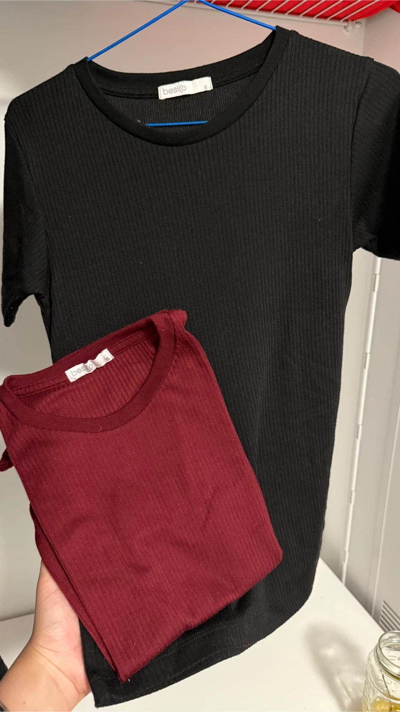 2 Besiko Ribbed T-Shirts