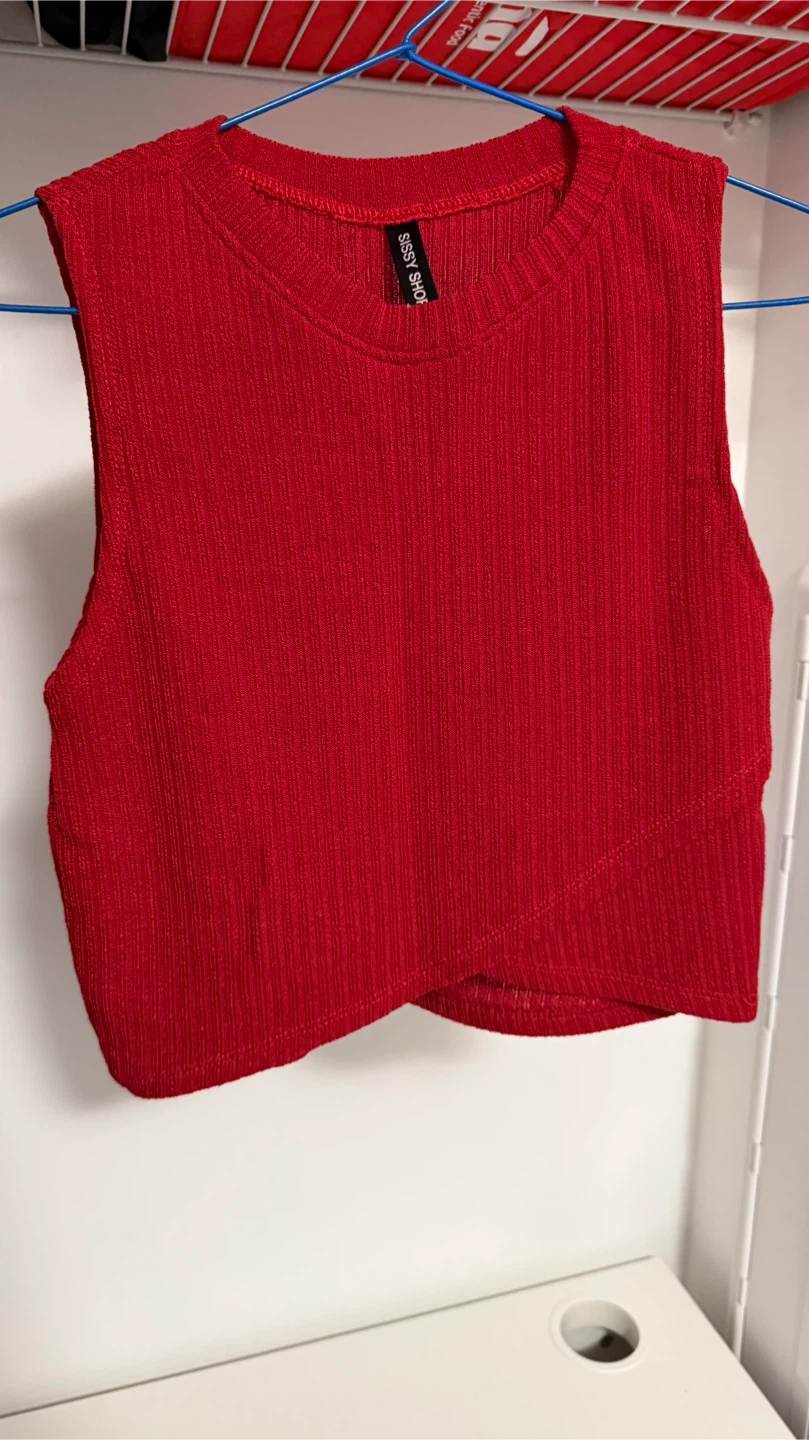 Red Sleeveless Crop Top