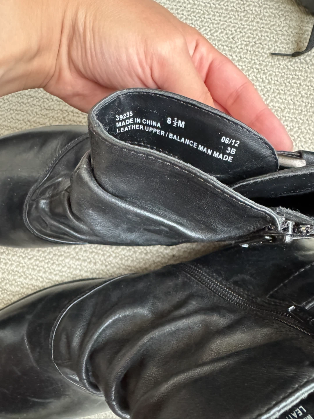Clarks Black Leather Ankle Boots Size 8.5M - photo 2