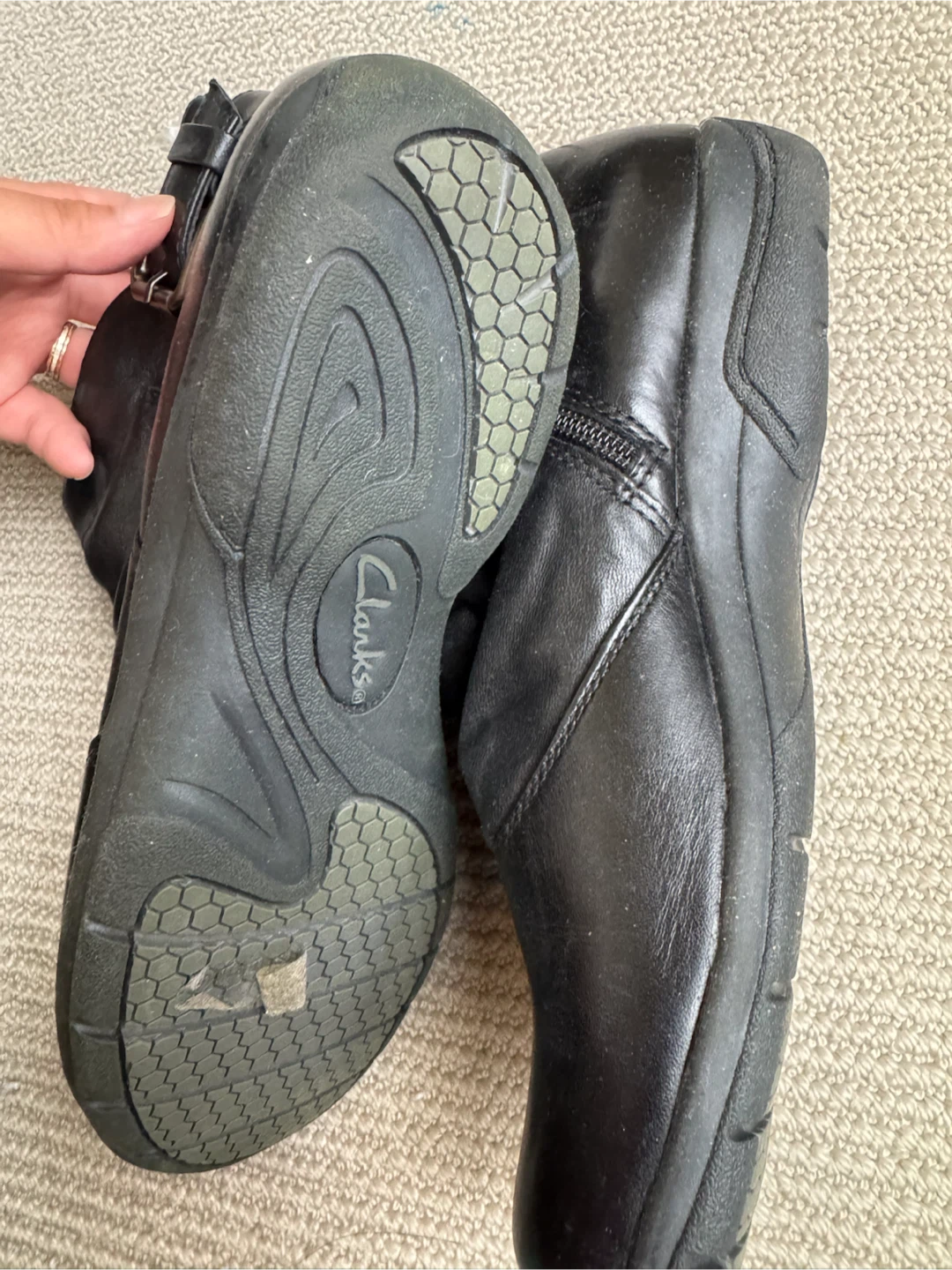 Clarks Black Leather Ankle Boots Size 8.5M - photo 3