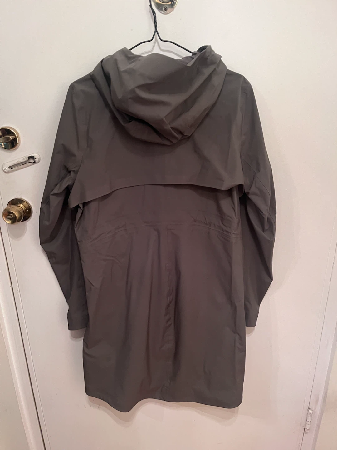 Lululemon Women's Rain Jacket - photo 2