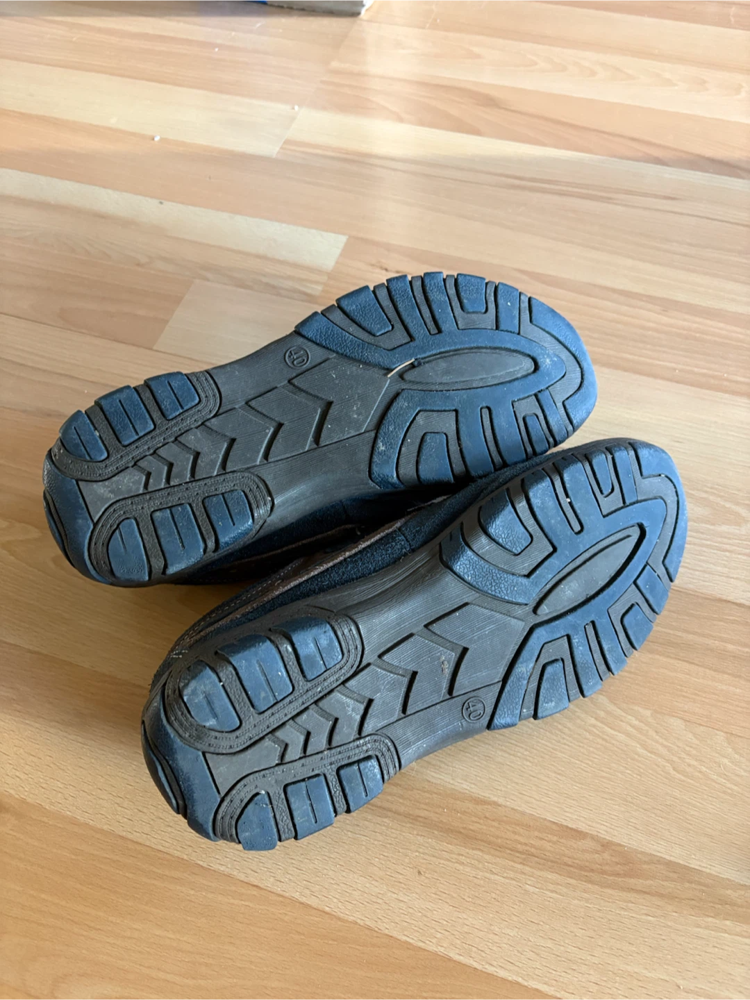 Men’s Shoes Size 40 ( 7 -7.5) $5firm - photo 2