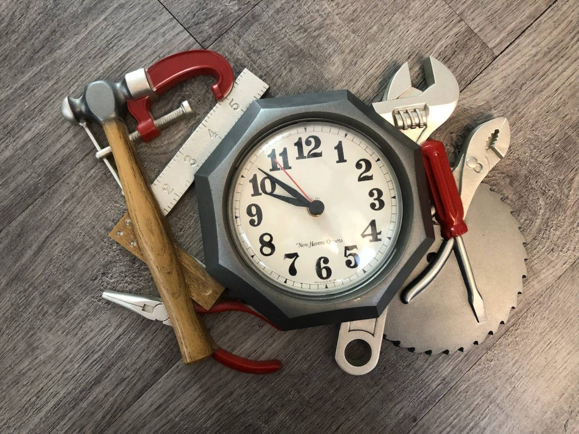 Vintage Syroco Handyman 3D Tool Shop Clock $25 firm