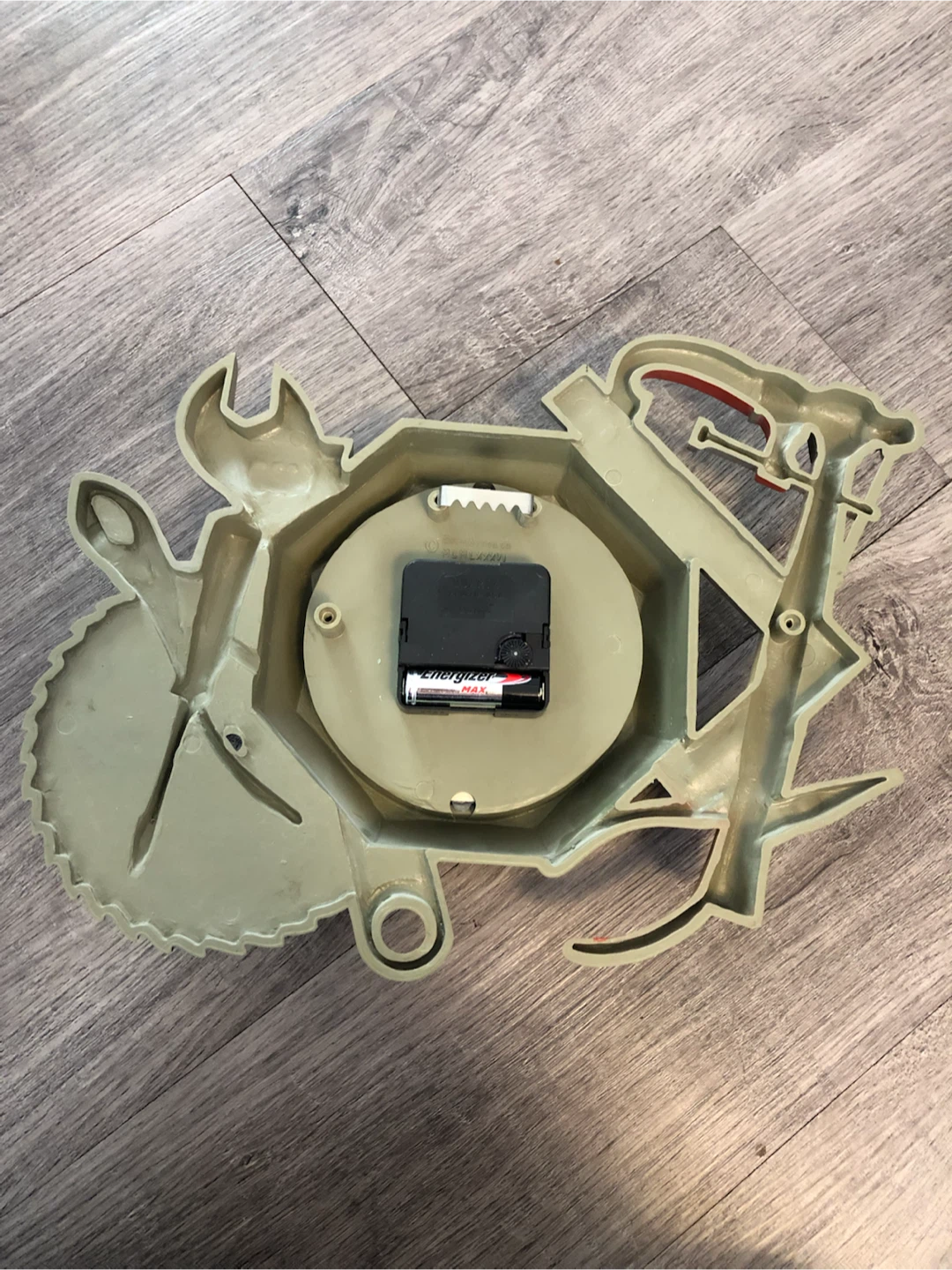 Vintage Syroco Handyman 3D Tool Shop Clock $25 firm - photo 2