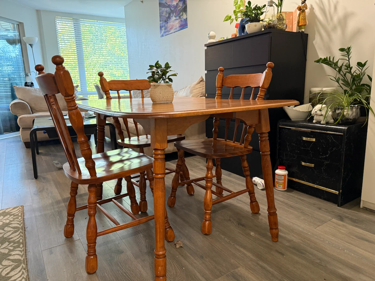 **Solid Wood Extendable Dining Table + 4 Chairs 🍽️ — Seats 4-6** - photo 4