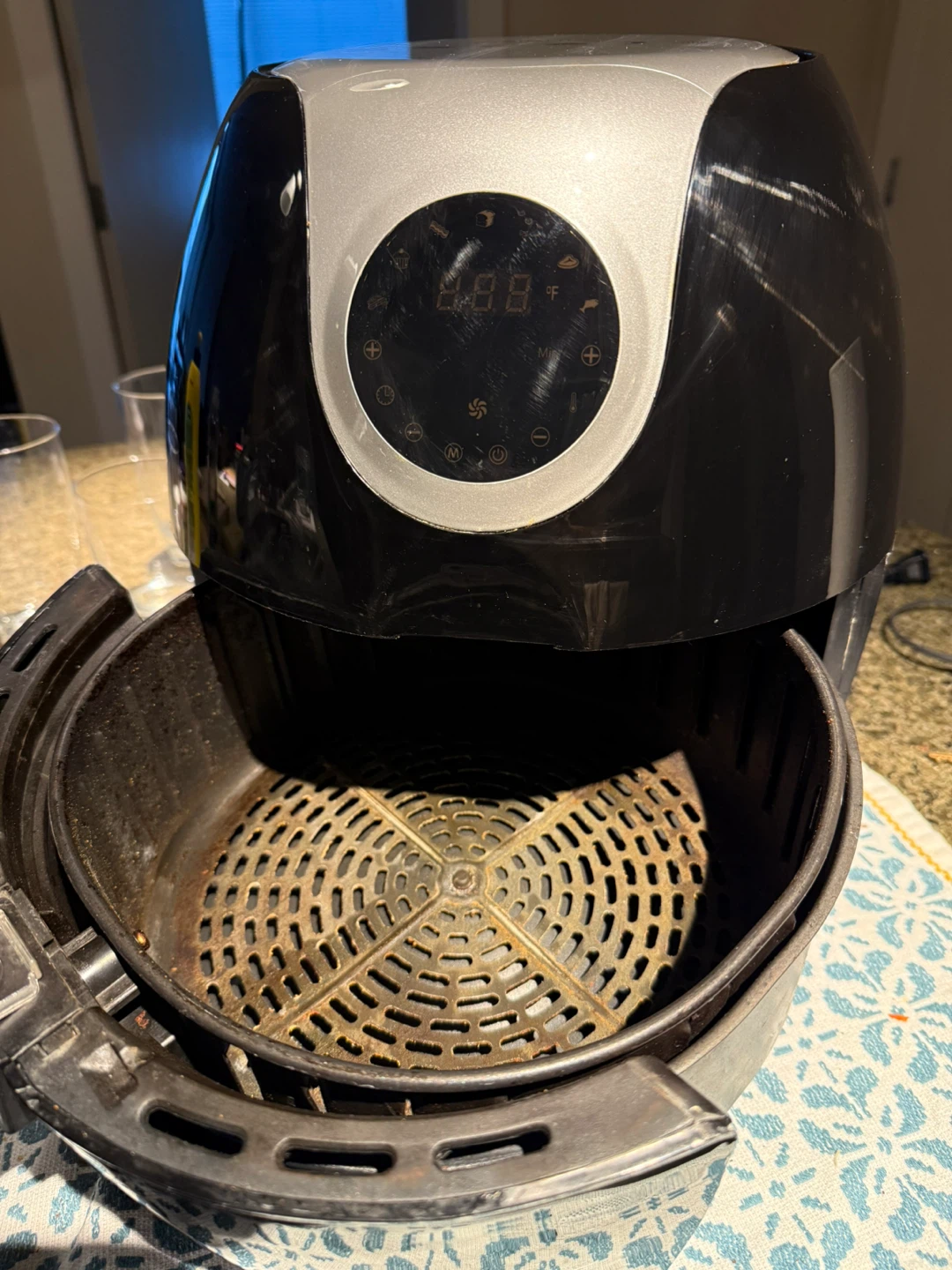 Insignia Air Fryer - photo 2