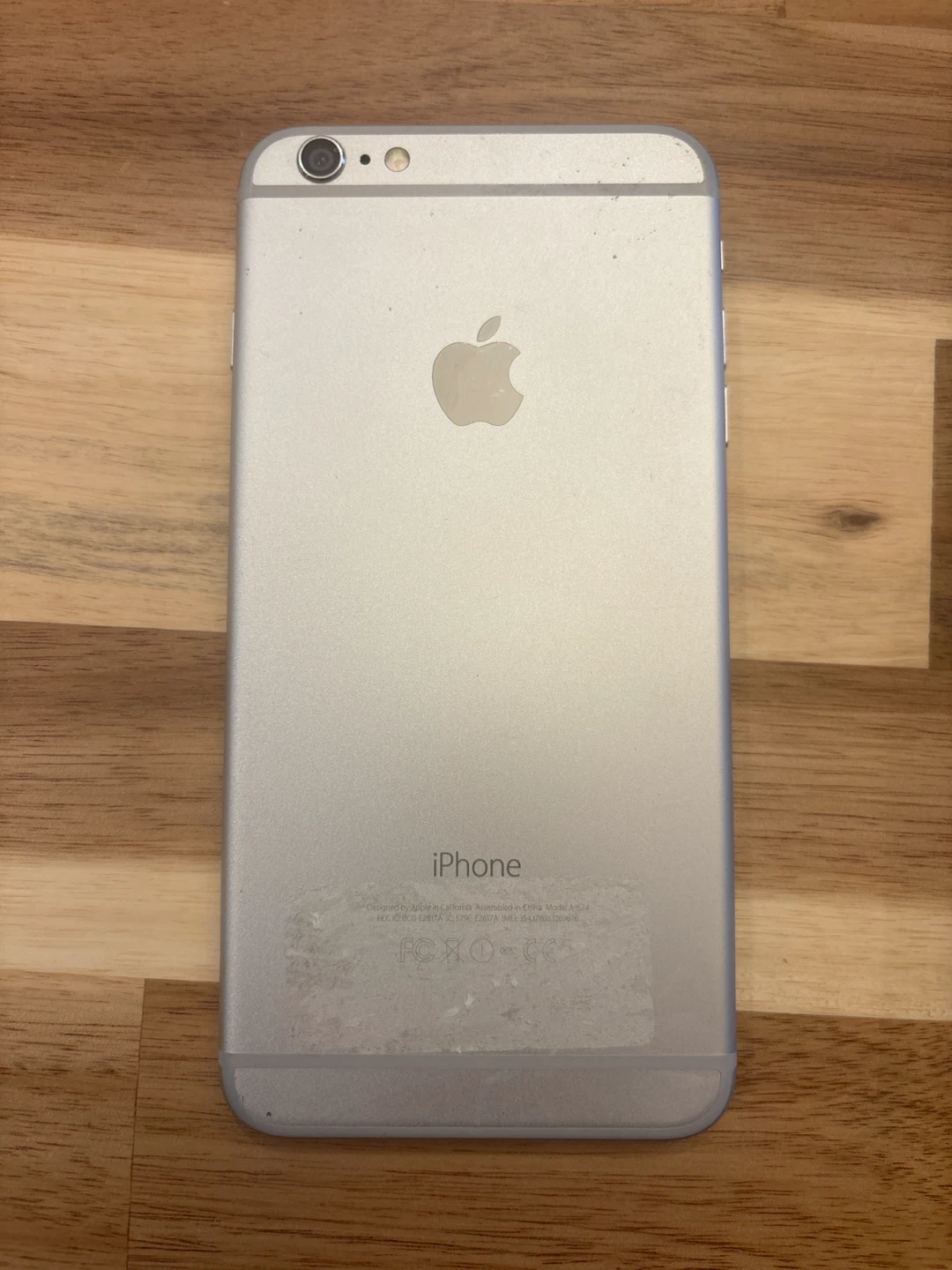iPhone 6 (Silver) - DOES NOT TURN ON / For Parts Only