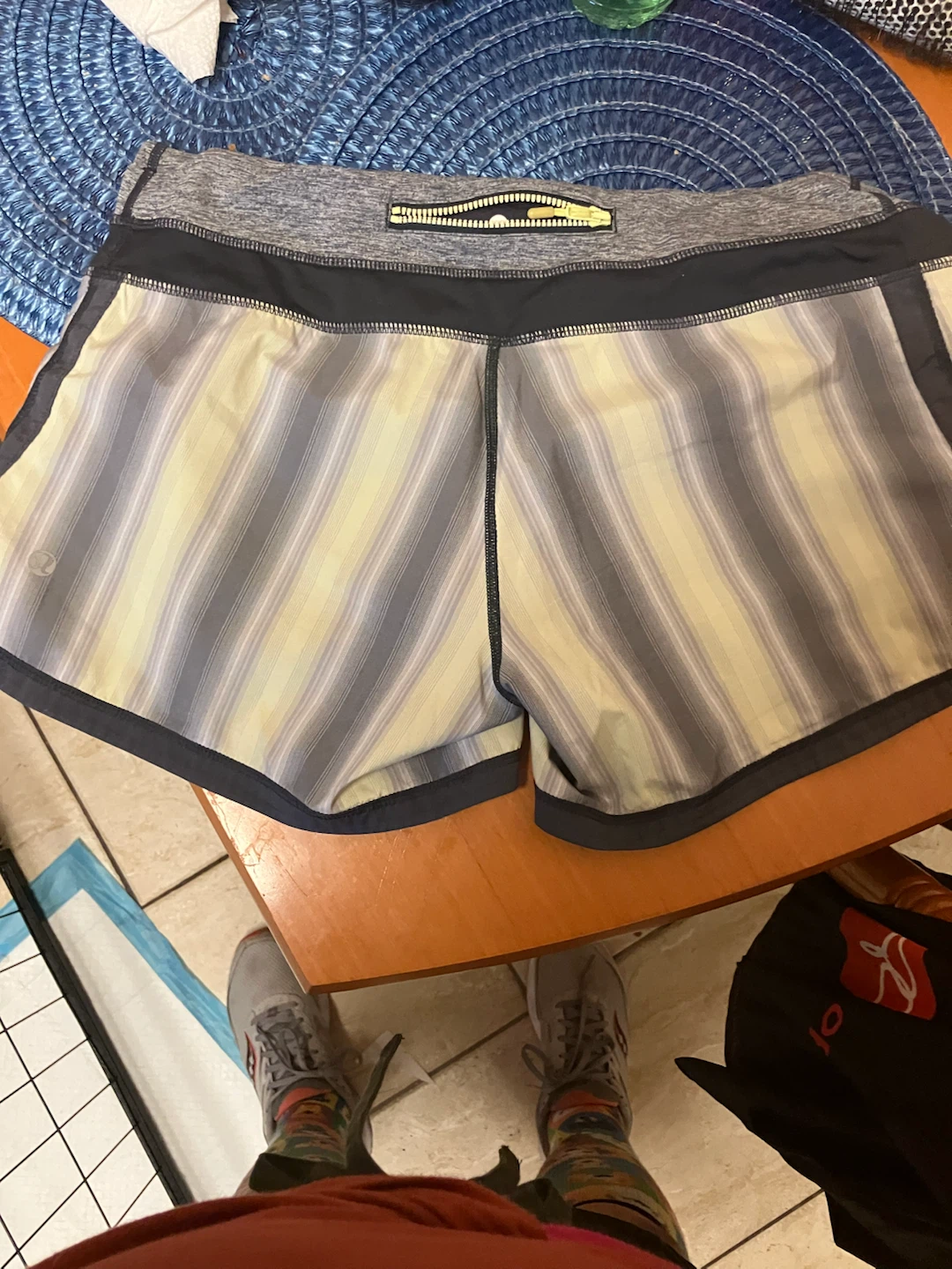Lululemon Athletic Shorts Size 6 - photo 2