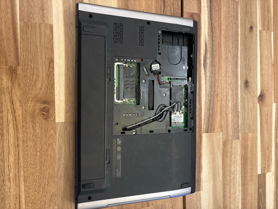 Dell Vostro 3500 Laptop - FOR PARTS / AS-IS (Cash Only) - photo 2