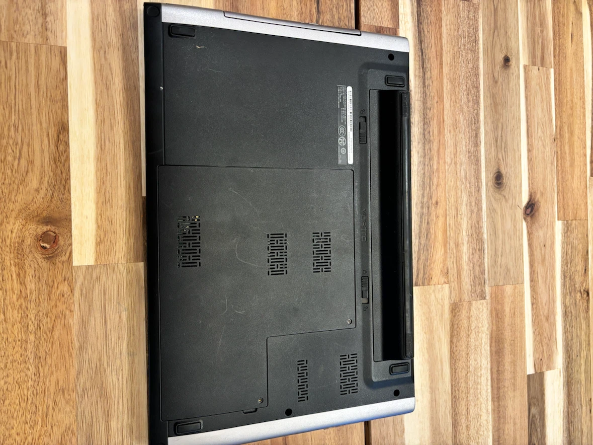 Dell Vostro 3500 Laptop - FOR PARTS ONLY / Black Screen - photo 3
