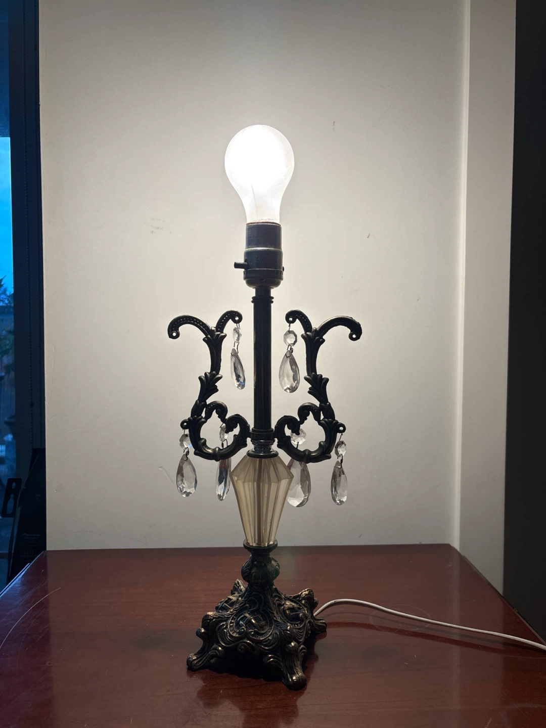 Vintage Hollywood Regency Crystal Candelabra Table Lamp - photo 5