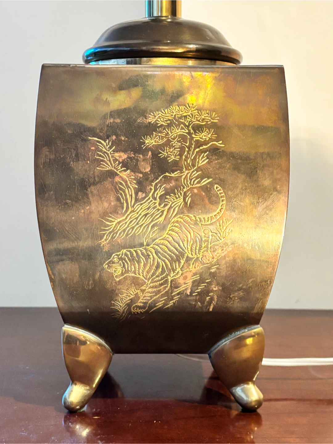 Vintage Asian Etched Brass Table Lamp - Tiger & Pine Motif - photo 2