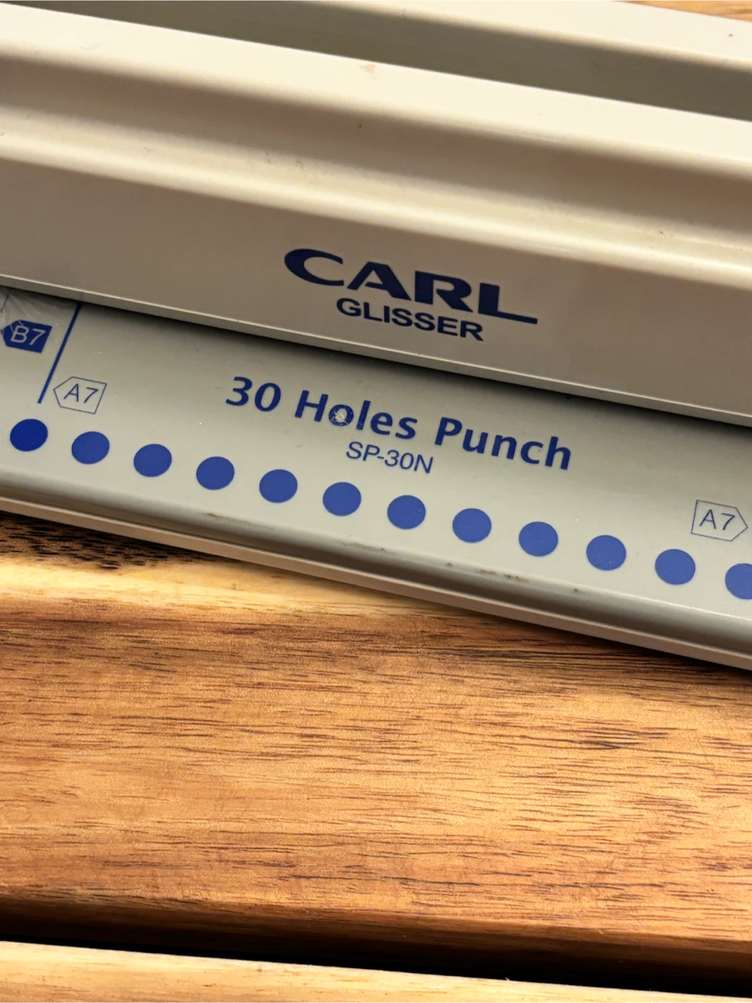 CARL Glisser SP-30N 30-Hole Punch - photo 3