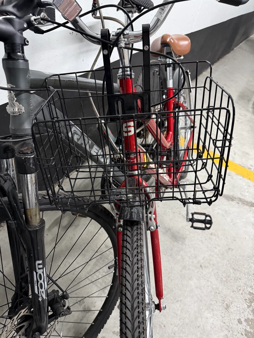 Supercycle red bike with front basket - photo 5
