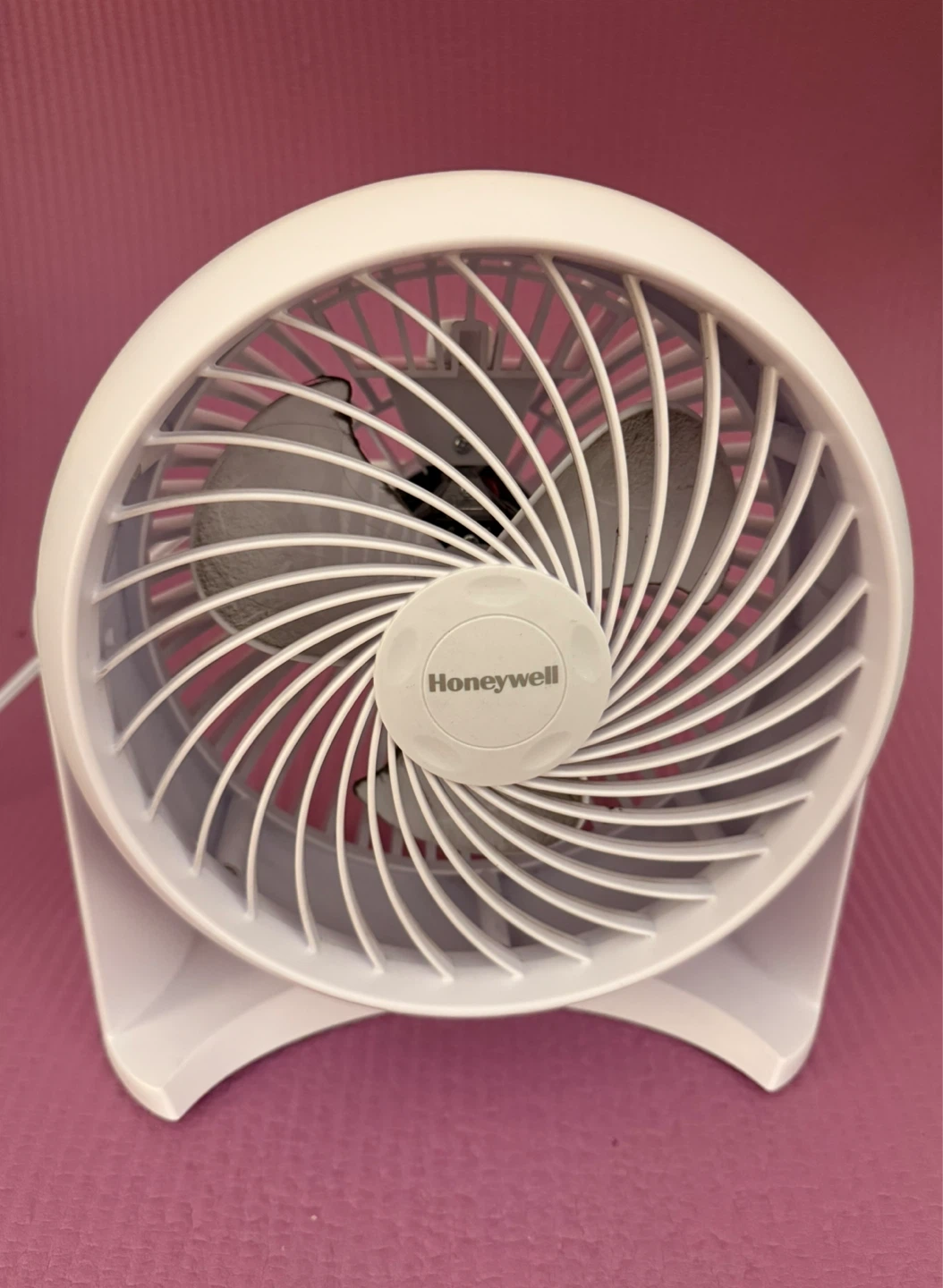 Honeywell White Table Fan