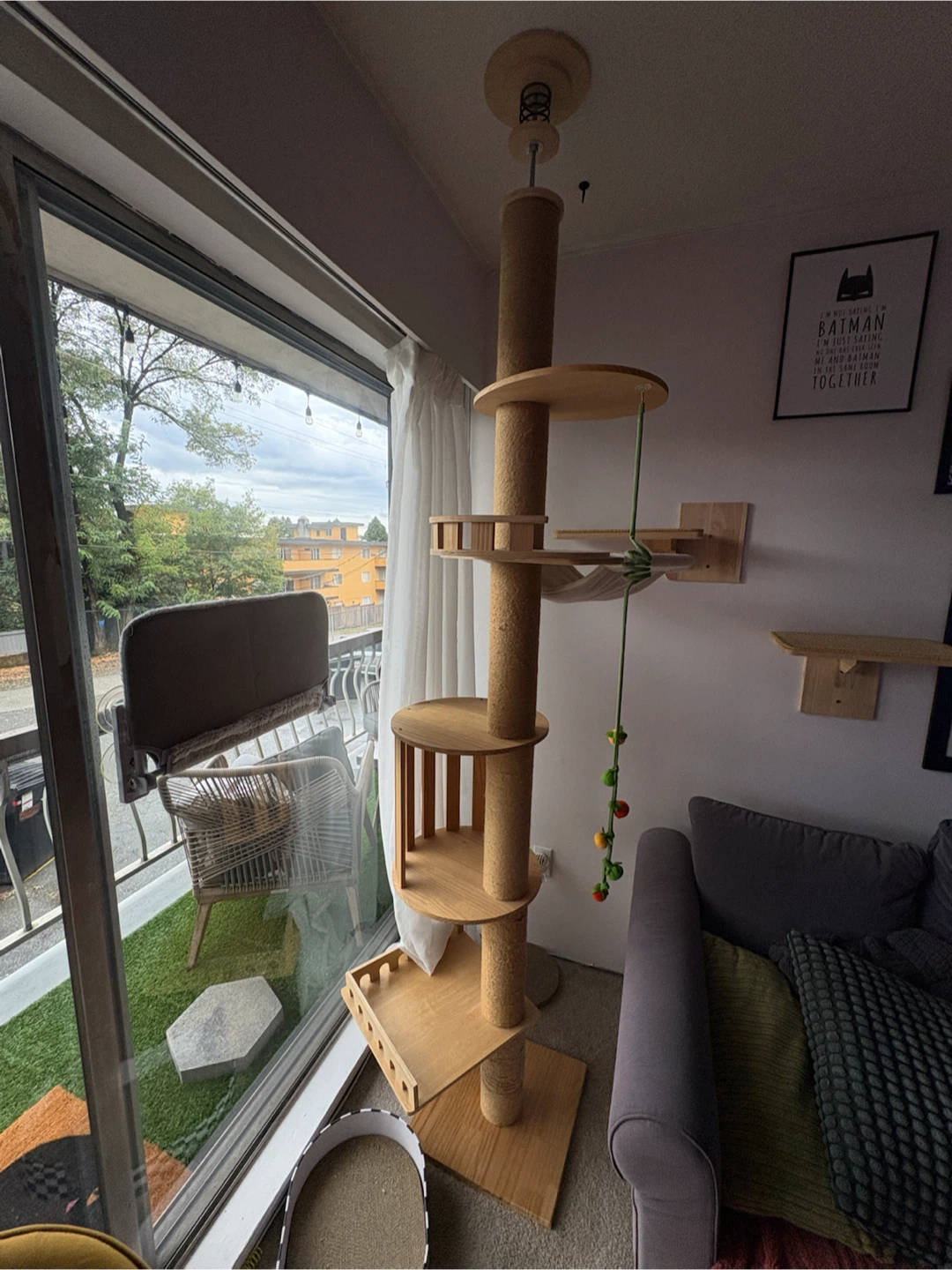 CAT TREE - wall to ceiling