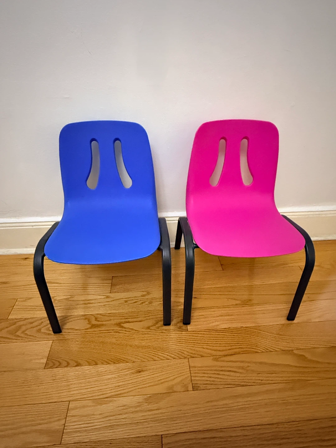 Set of Two Kids' Chairs (Blue and Pink)