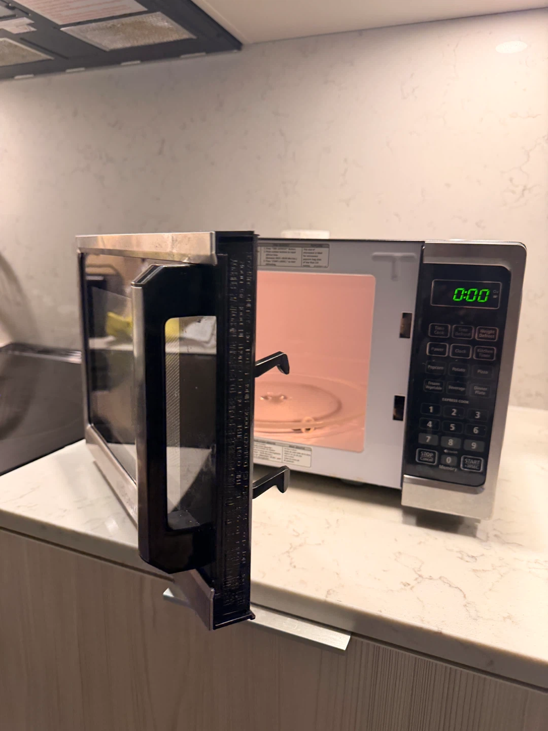 Insignia 7 Cu Ft Countertop Microwave - photo 4