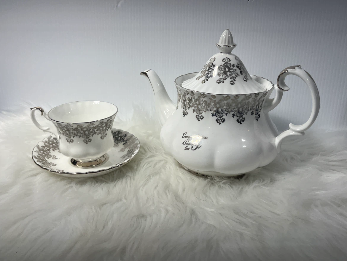 Vintage Royal Albert 25th Silver Anniversary Teapot & Cup Set - photo 2