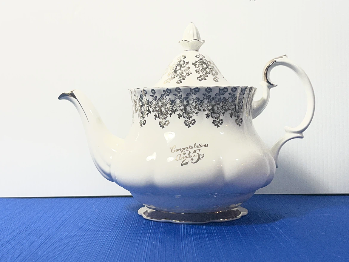 Vintage Royal Albert 25th Silver Anniversary Teapot & Cup Set - photo 3