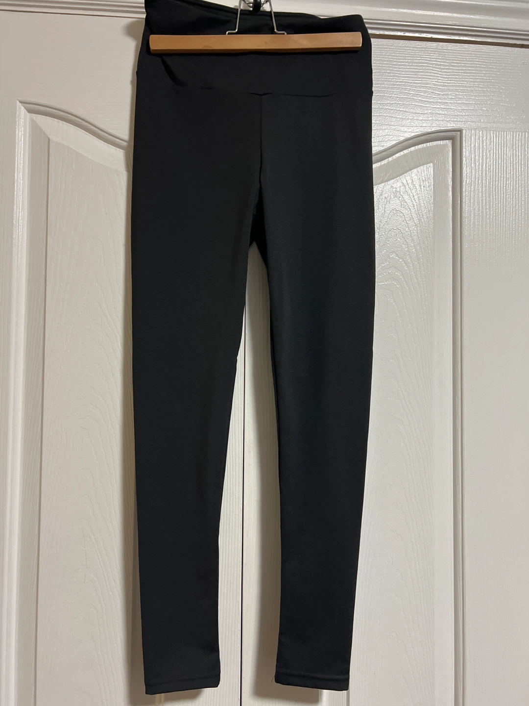 Black high-waisted leggings