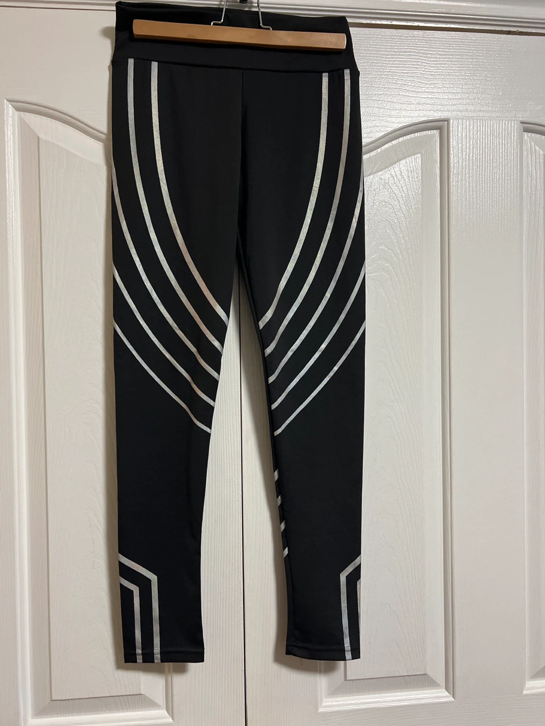 Black Athletic Leggings with Reflective Details Size M