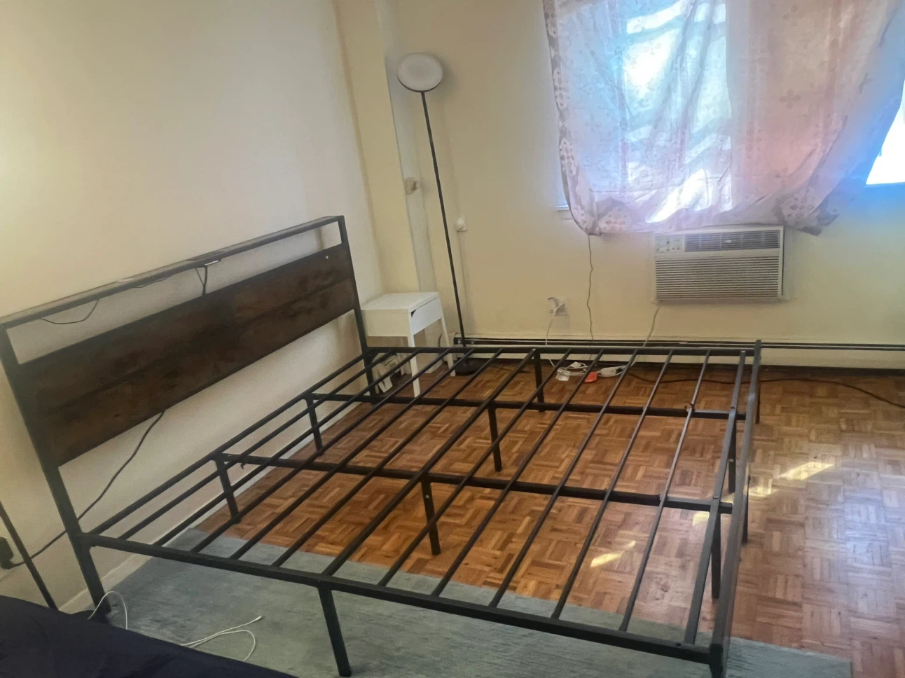 Industrial Style king size Bed Frame - photo 2