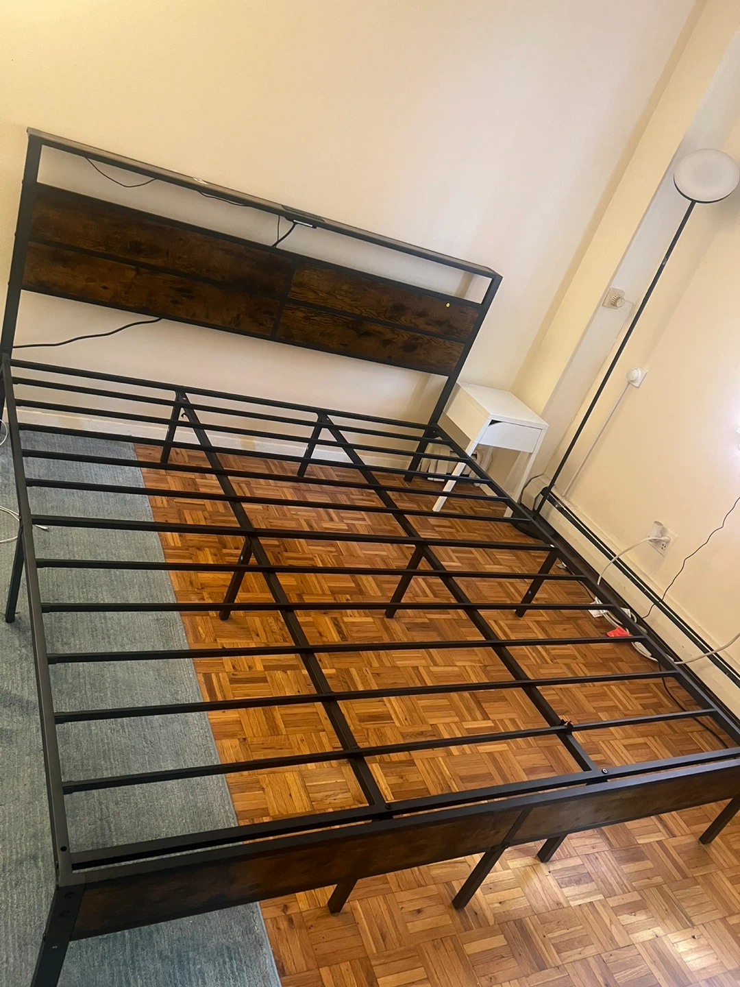 Industrial Style king size Bed Frame - photo 3